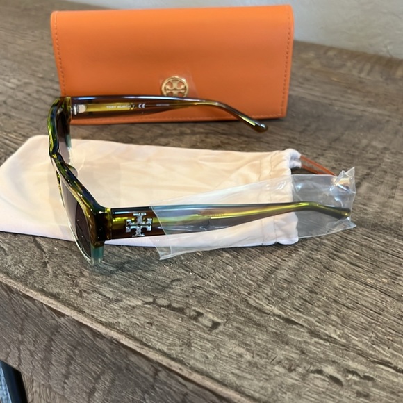 Tory Burch sunglasses - Picture 3 of 8